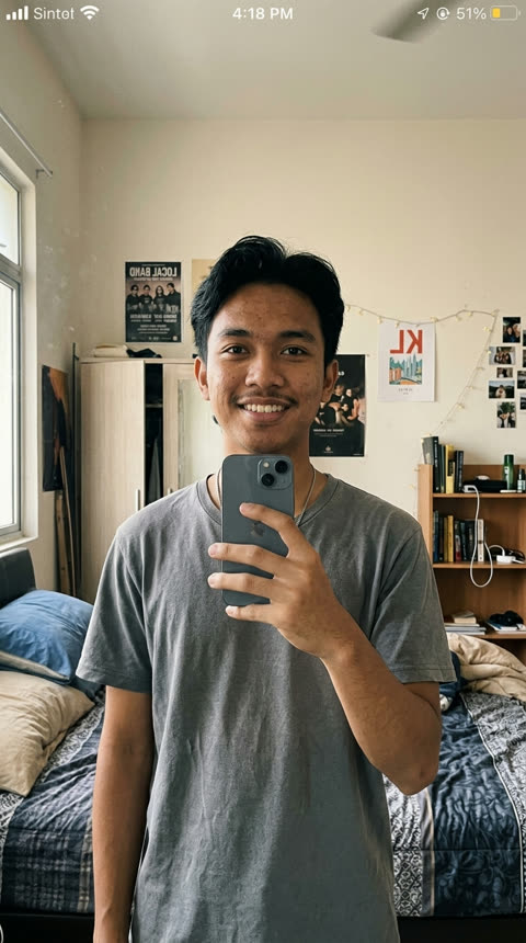Contoh gambar muka yang bagus: sorang, depan kamera, lighting terang